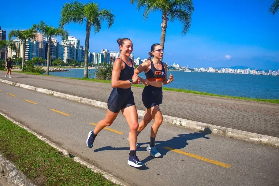 Como conciliar festas, viagens e treinos sem perder desempenho no fim do ano